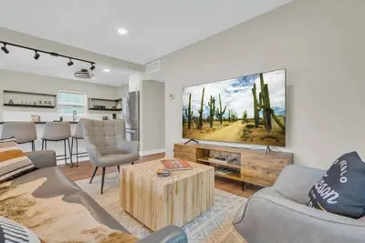 Image de The Hidden Gem-5 mins to U of A with Hot Tub