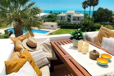 Image de Beach villa with ocean view and rooftop cinema