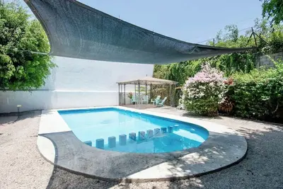 Image de Geodesic sanctuary with a heated pool