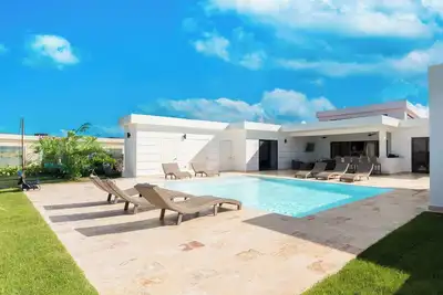 Image de Villa de luxe • Votre escapade dans les Caraïbes • Piscine et soleil
