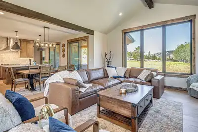 Image de Granby Mtn Retreat w/ Ski Hill Views, Hot Tub