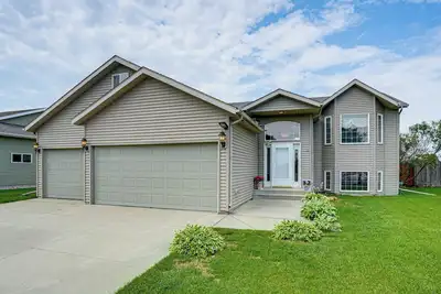 Image de Deck & Yard! Moorhead Getaway Near Downtown Fargo