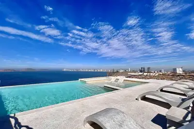 Image de Ocean view + infinity pool (via Gps)