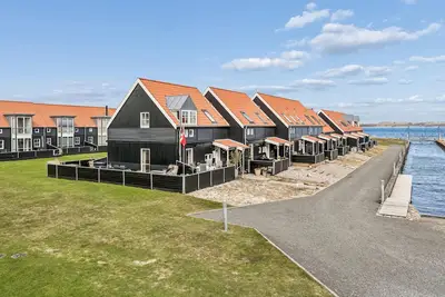 Image de Nice home in Juelsminde with harbor view