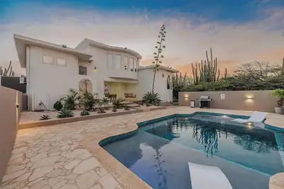 Image de Hilltop Villa | 3min Palm Beach | Pool & Views