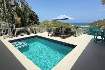 Image de Private 3 Bedroom Villa with Pool, Central A/C & Ocean Views in Chocolate Hole, St. John, Usvi