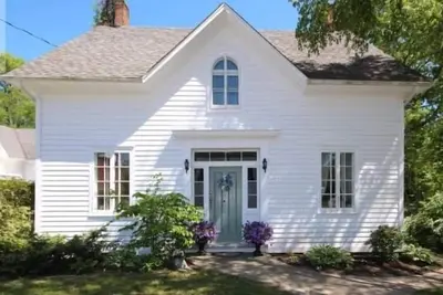 Image de 1853 Kingsgate Lakehouse-Spacious Historic Escape
