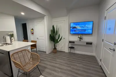 Image de Modern Rangeview Stay| Near Ymca & Cineplex Cinema