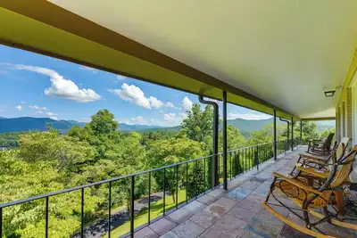 Image de 32-Acre Escape w/ Trails & Games! Gateway to Gsmnp