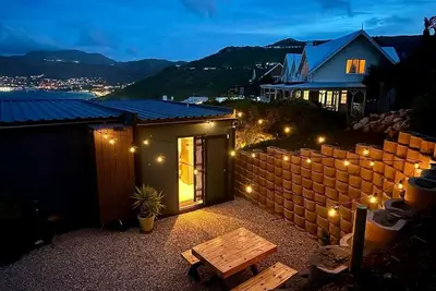 Image de Couples cosy 1-bedroom cottage with stunning view over Simonstown Bay