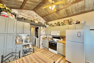 Image de Cozy, Private Retreat - Close to the Lake - Views, Fishing, Kayaks, Games & More