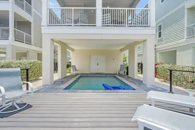 Image de Luxury Waterfront Home with Pool & Private Dock Coastal Escape at Hunters Point