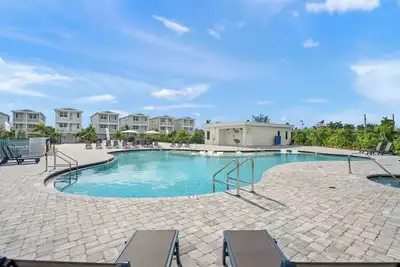 Image de Luxury Waterfront Home in Resort Community Sea and Sand at Hunters Point