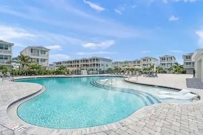 Image de Luxury Waterfront Home in Resort Community Sea Salt at Hunters Point