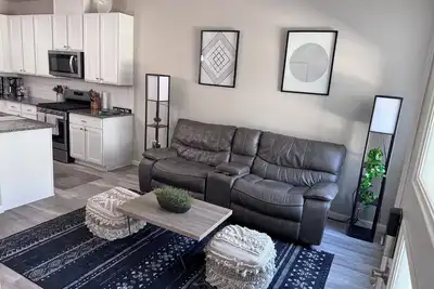 Image de Pet-friendly 2br - 2. 5ba Home with Garage & Pool Access