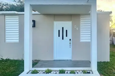 Image de Modern property with % that will facilitate the creation of the perfect getaway.