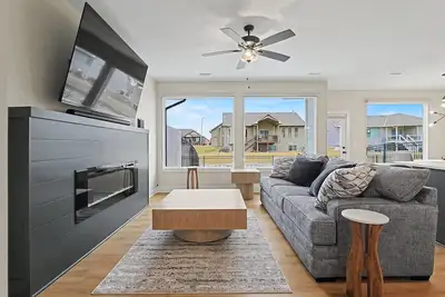 Image de Executive Home in Andover, 3 Br, Fully Furnished with Office and Ev Charger