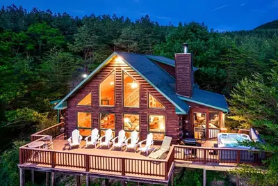 Image de Secluded Luxury Cabin with Hot Tub on 40 Private Acres Near Moorefield, West Virginia
