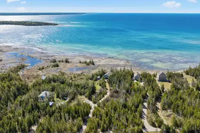 Image de Changing Shores – Peaceful Lakefront Escape on the Bruce Peninsula