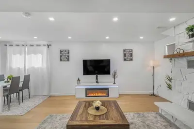 Image de Cozy Niagara Retreat with Fireplace