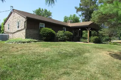 Image de 3-bedroom Pine Cone cottage in lovely Lancaster with Ac and charm