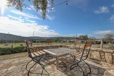 Image de A Hill Country Retreat with River Access