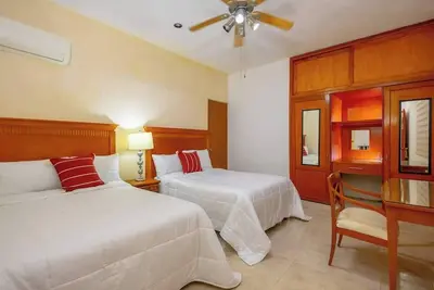 Image de Spacious Double Bedroom | Pool, Gym & Terrace