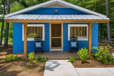 Image de Work, Relax, Play. . . Large Studio Cottage with Kitchenette, Full Bath, and Office