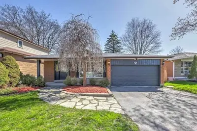 Image de Executive Parkside Retreat in Heart of Unionville