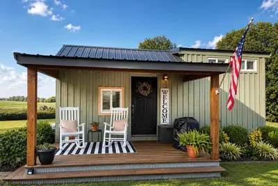 Image de Cozy Tiny Home with Country Sunsets and a Firepit