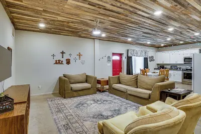 Image de 9 Mi to Dtwn: Barndominium in Lubbock