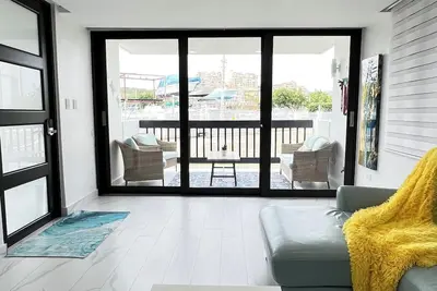 Image de 2-bedroom apartment in charming Puerto Rico with Ac across Villa Marina Yatch.
