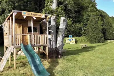 Image de Family 3-Bed Cottage with Heated Pool in Camors