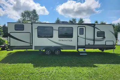 Image de Blocks from Appleton International Airport! 2018 Sprinter Rv w/ Amenities! Eaa!