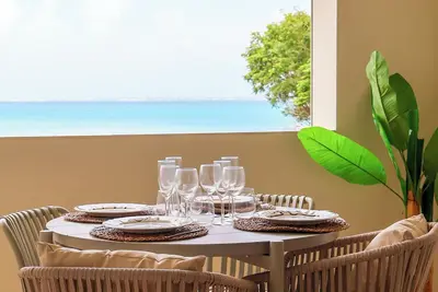 Image de Stylish Water front Apartment with Pool, Sea Nova 4, Friar’s Bay