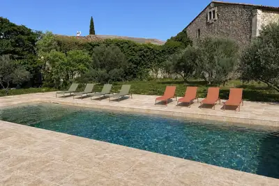 Image de Grand gite (180 m2) pour 12 pers avec 5 chambres, 4 Sdb entièrement climatisé
