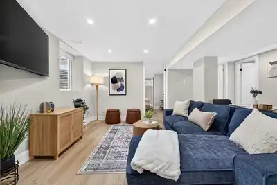 Image de Modern 2 King Suite• Parking• Dt Whitby