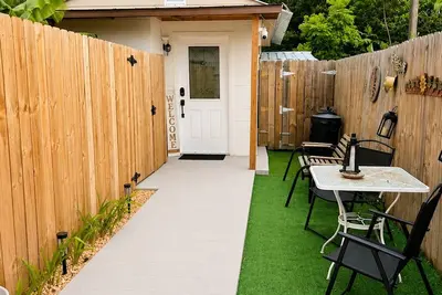 Image de Cozy Private Studio • Private Entrance • Near Lake Hollingsworth