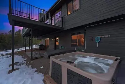 Image de Private 60-Acre Mountain Retreat | Hot Tub & Views