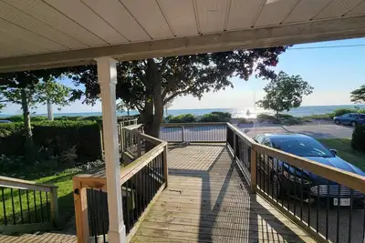 Image de Lakefront Cottage in the Heart of Kincardine | 3 Br | 2 Baths | 2 Decks