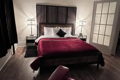 Image de Historic Apt. Adjacent to Capitol/2 Queen Bds Loft Style near Medical/State Fair