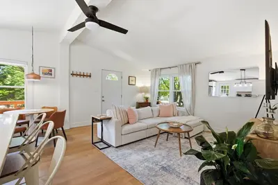 Image de Obx Cottage - 2 King beds, long driveway, W/D, Heart of Kill Devil Hills