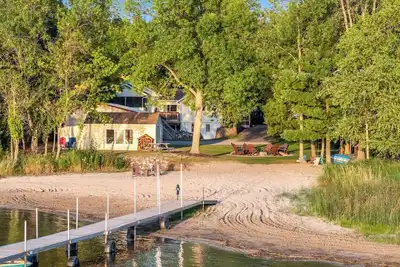 Image de Lakefront Hot Tub Retreat w/ Mega Arcade