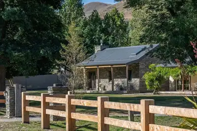 Image de Stone Cottage with Fireplace