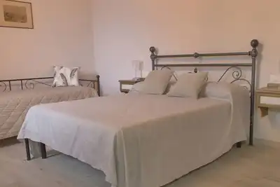 Image de Two-room apartment with 1 double bed, 1 single bed, and a kitchen