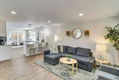 Image de 12 Mi to Red Rocks, Dtwn Denver! Townhome w/ Patio