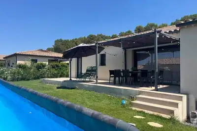 Image de Villa la belle étape-Jardin piscine clim barbecue