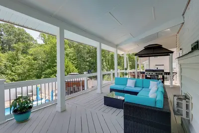 Image de Private Deck & Shared Pool: Townsend Apartment