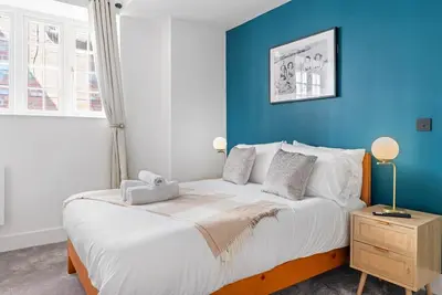 Image de Prime 2br Apt Overlooking Old Market Square