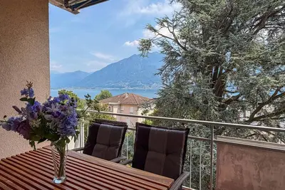 Image de Panoramic Apartment with Lake and Mountain Views